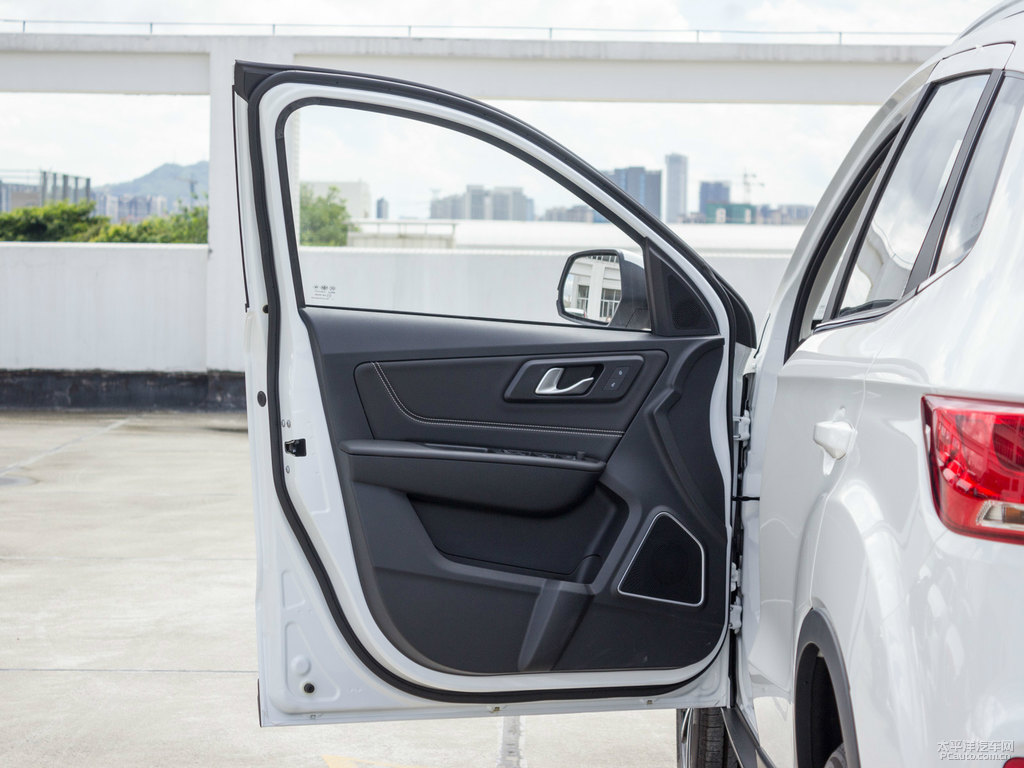 北極白奔騰X40車廂內(nèi)飾圖片