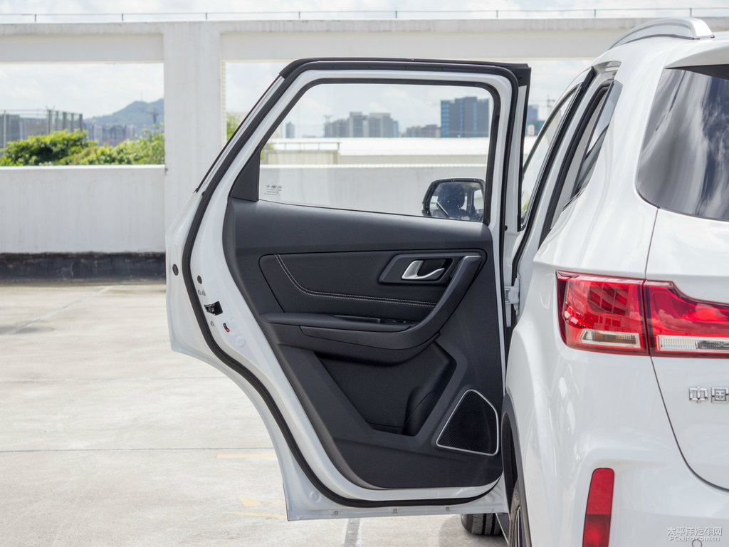 北極白奔騰X40車廂內(nèi)飾圖片
