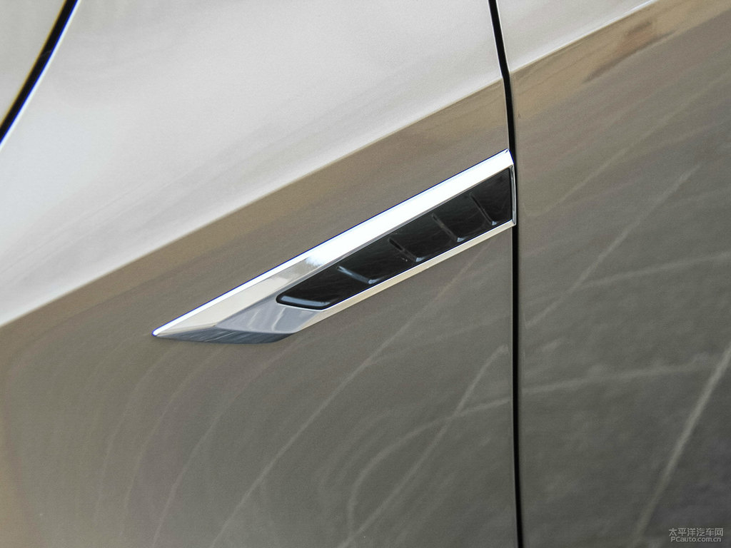 鉑光金明銳車身外觀圖片