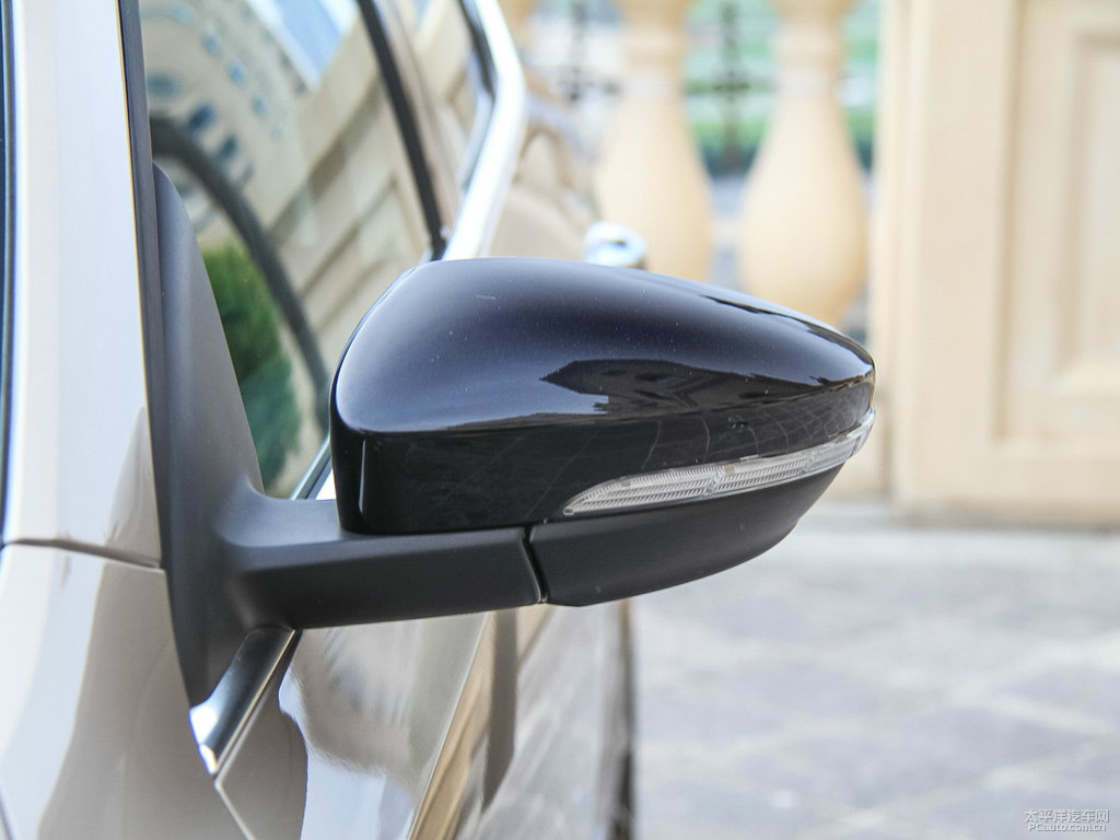 鉑光金明銳車身外觀圖片