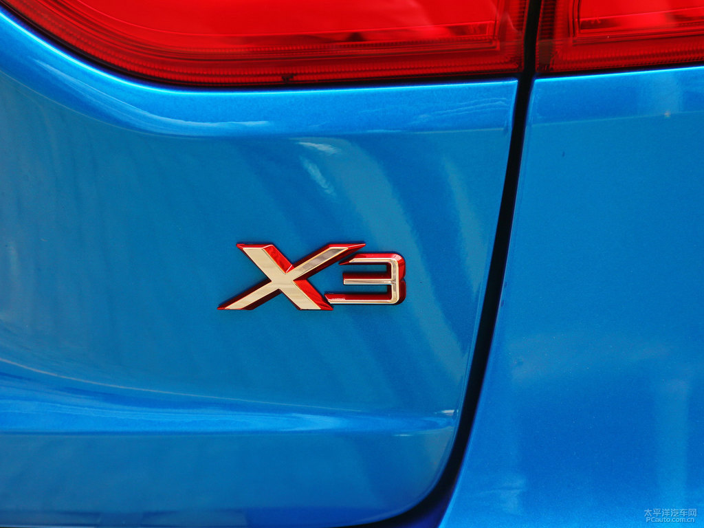 寶石藍(lán)遠(yuǎn)景X3車尾外觀圖片