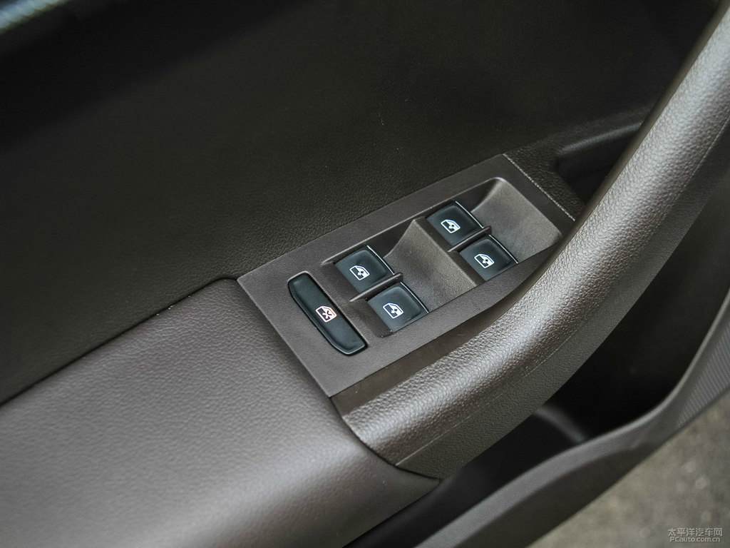 潮流灰明銳車廂內(nèi)飾圖片