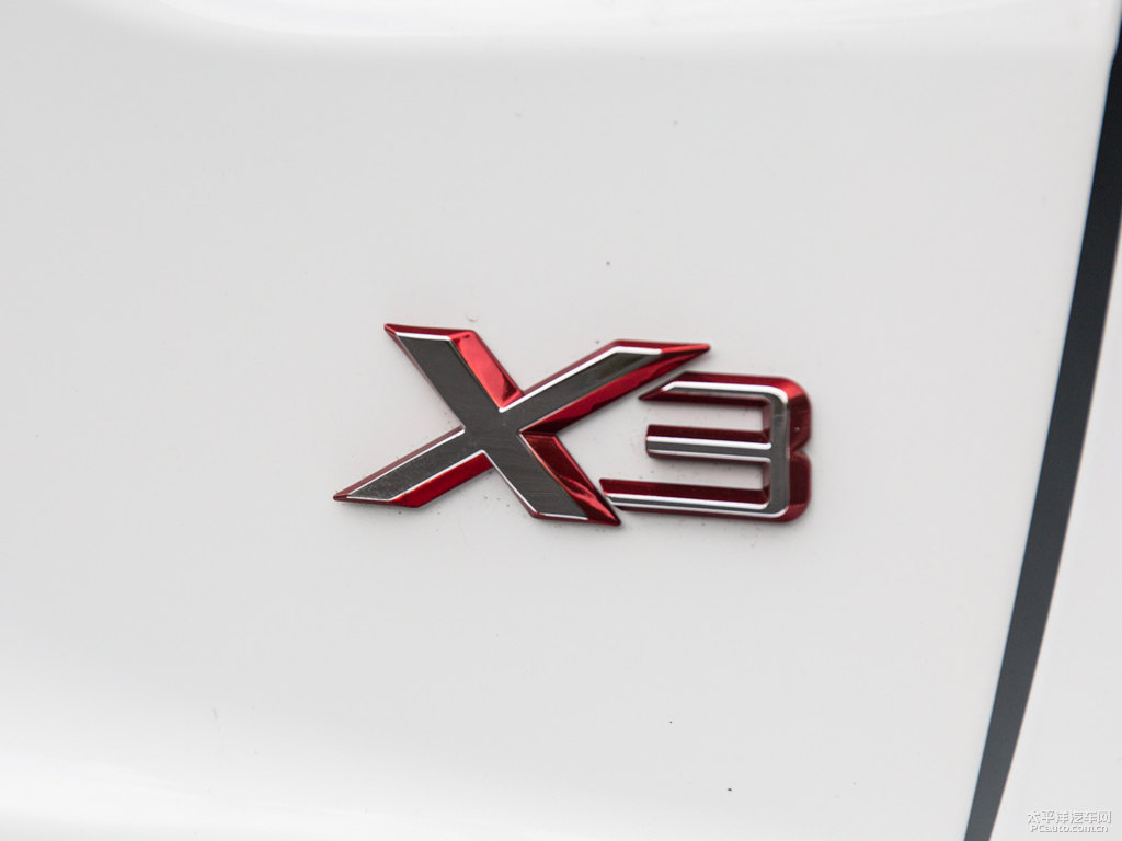 冰晶白遠(yuǎn)景X3車(chē)尾外觀圖片