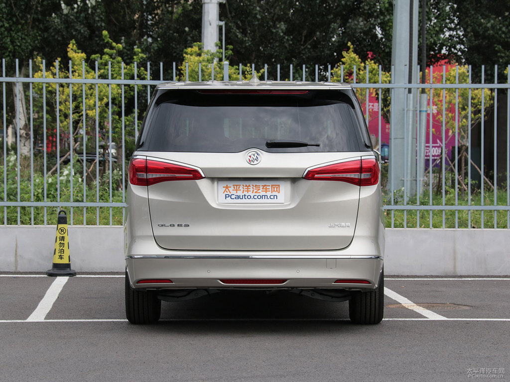 香檳金別克GL8整車外觀外觀圖片