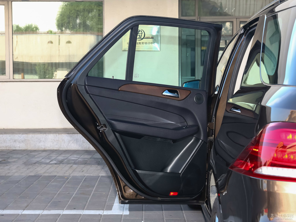 水晶棕奔馳GLE車廂內(nèi)飾圖片