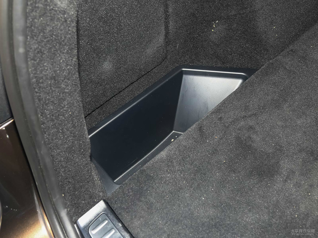 水晶棕奔馳GLE后備廂空間圖片