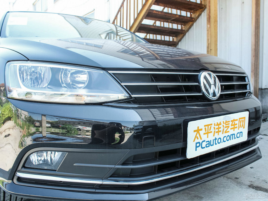 深黑速騰車頭外觀圖片