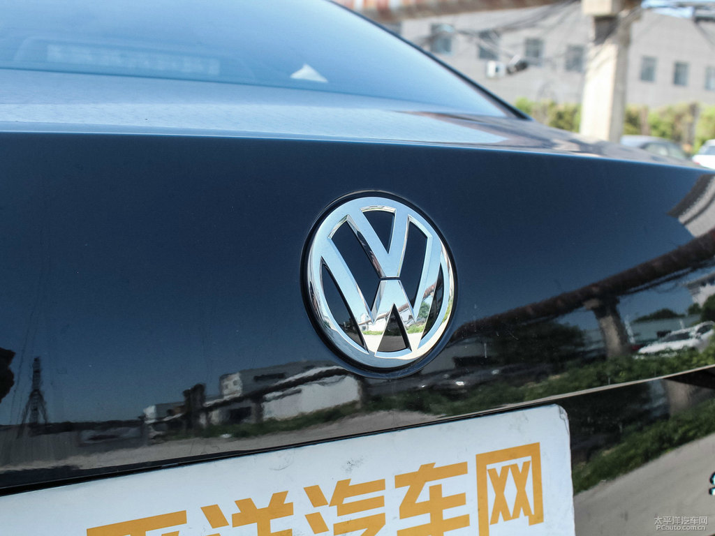 深黑速騰車尾外觀圖片