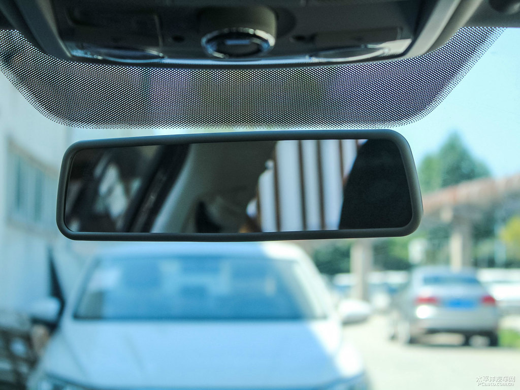 深黑速騰車廂內(nèi)飾圖片