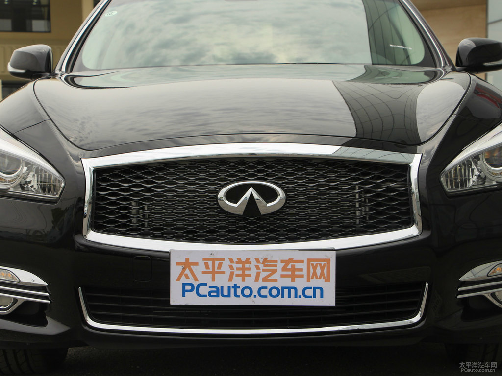 琉璃黑英菲尼迪Q70L車(chē)頭外觀圖片