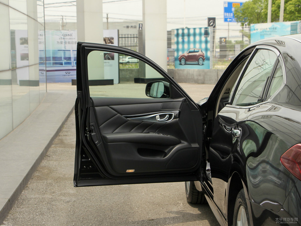 琉璃黑英菲尼迪Q70L車廂內(nèi)飾圖片