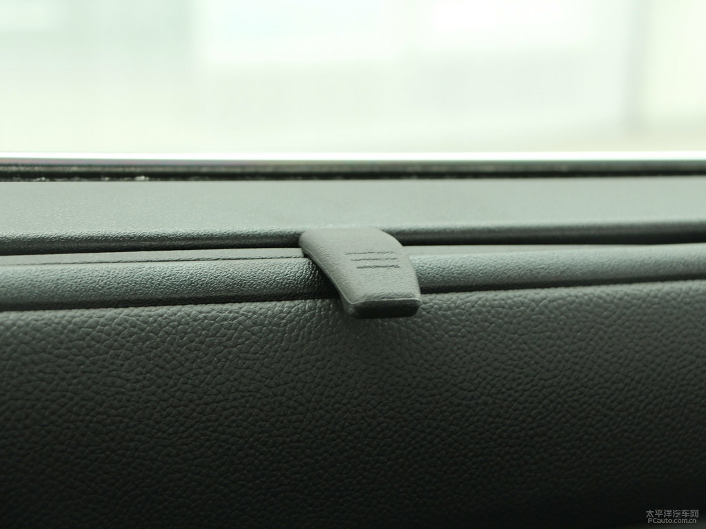 琉璃黑英菲尼迪Q70L車廂內飾圖片