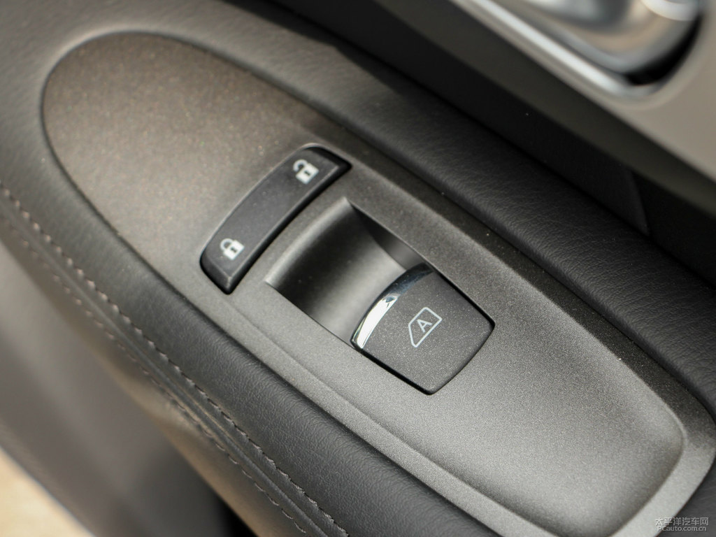 琉璃黑英菲尼迪Q70L車廂內飾圖片