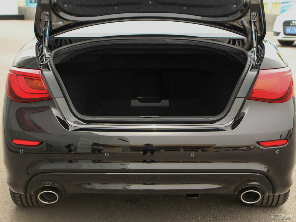 琉璃黑英菲尼迪Q70L后備廂空間圖片