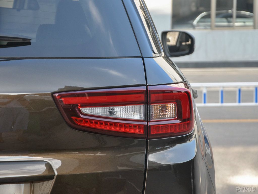 金縷棕長安CS55車尾外觀圖片