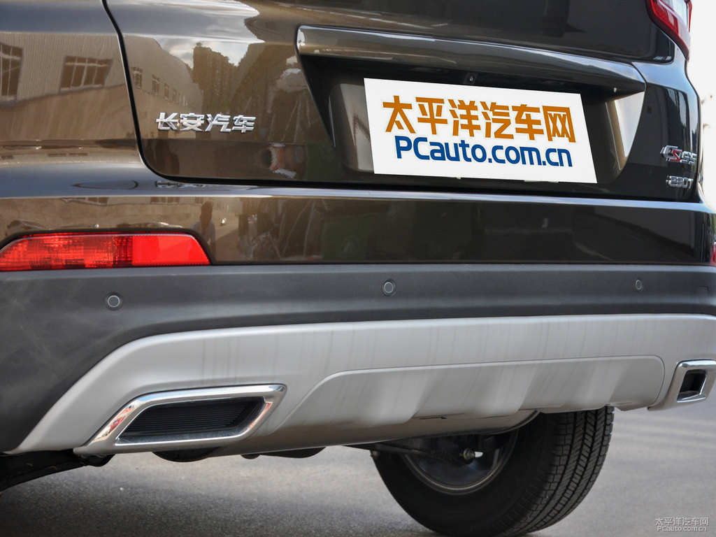 金縷棕長安CS55車尾外觀圖片