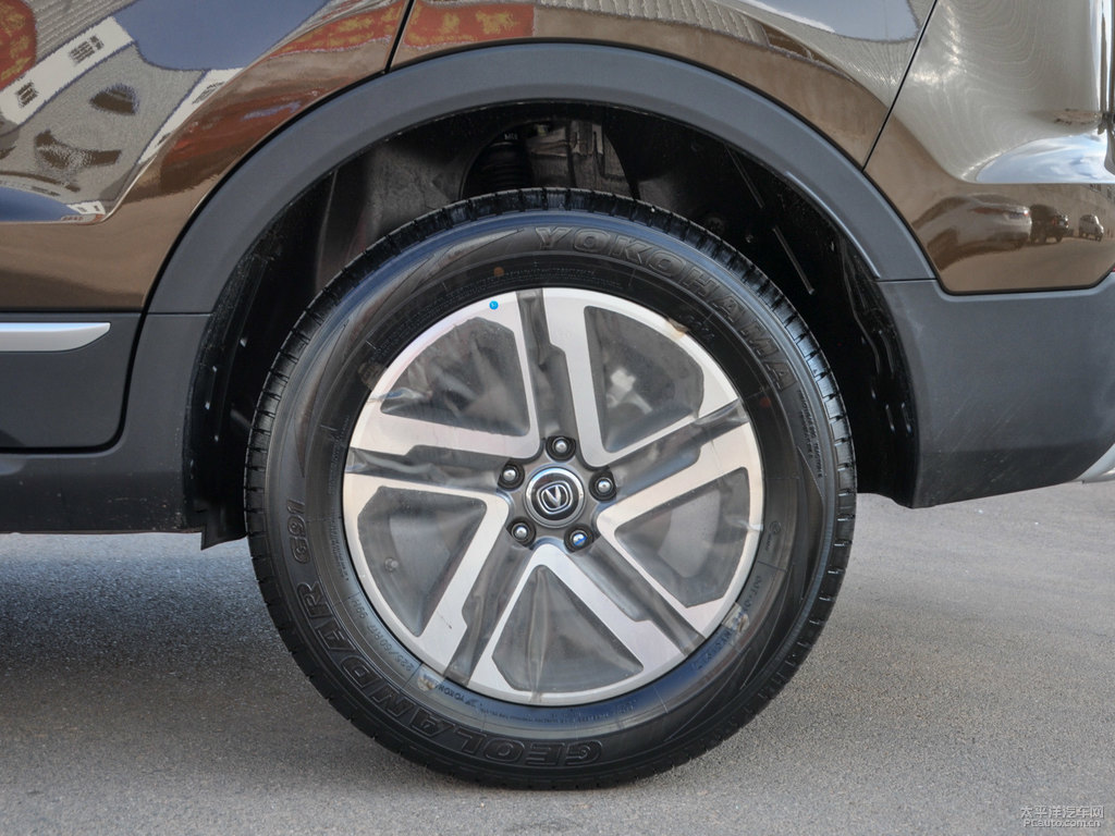金縷棕長(zhǎng)安CS55車(chē)身外觀圖片