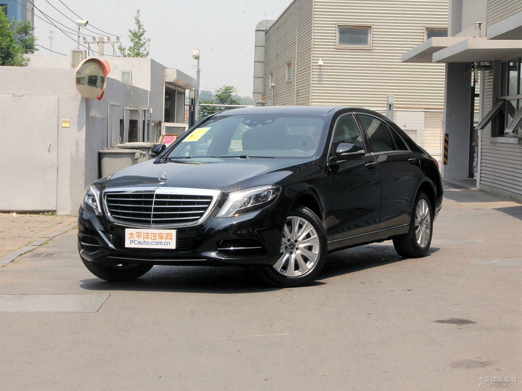 曜巖黑奔馳S級(jí)整車(chē)外觀(guān)外觀(guān)圖片