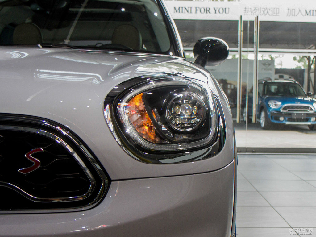ɫMINI COUNTRYMAN܇^^DƬ