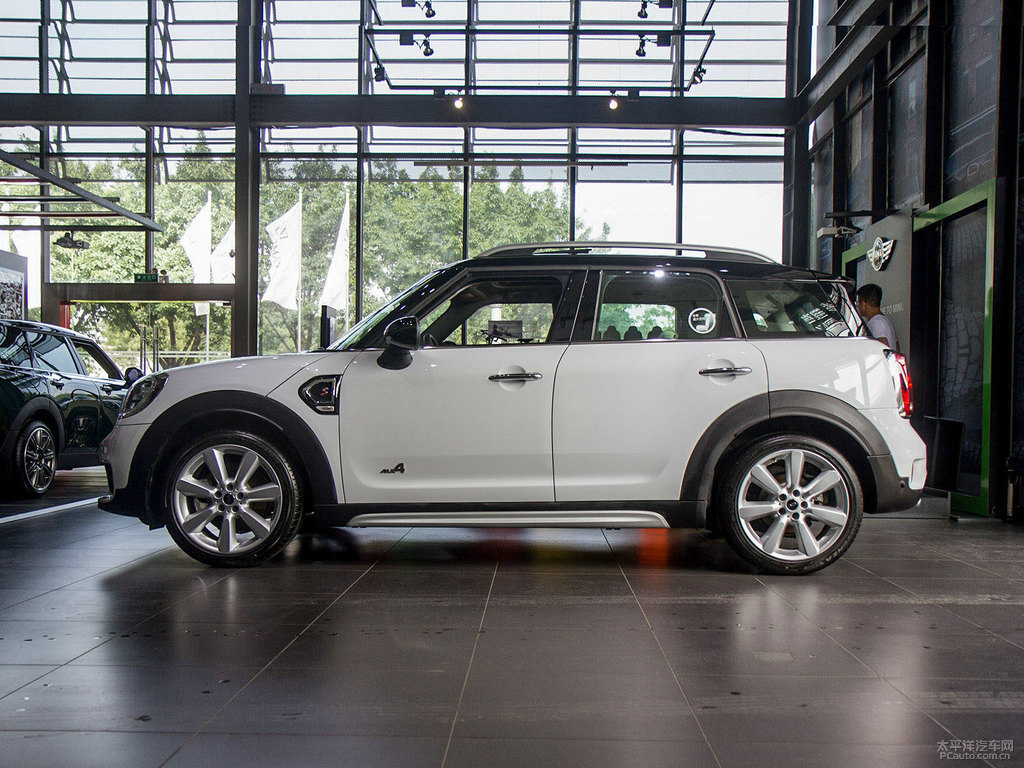 ɫMINI COUNTRYMAN܇^^DƬ