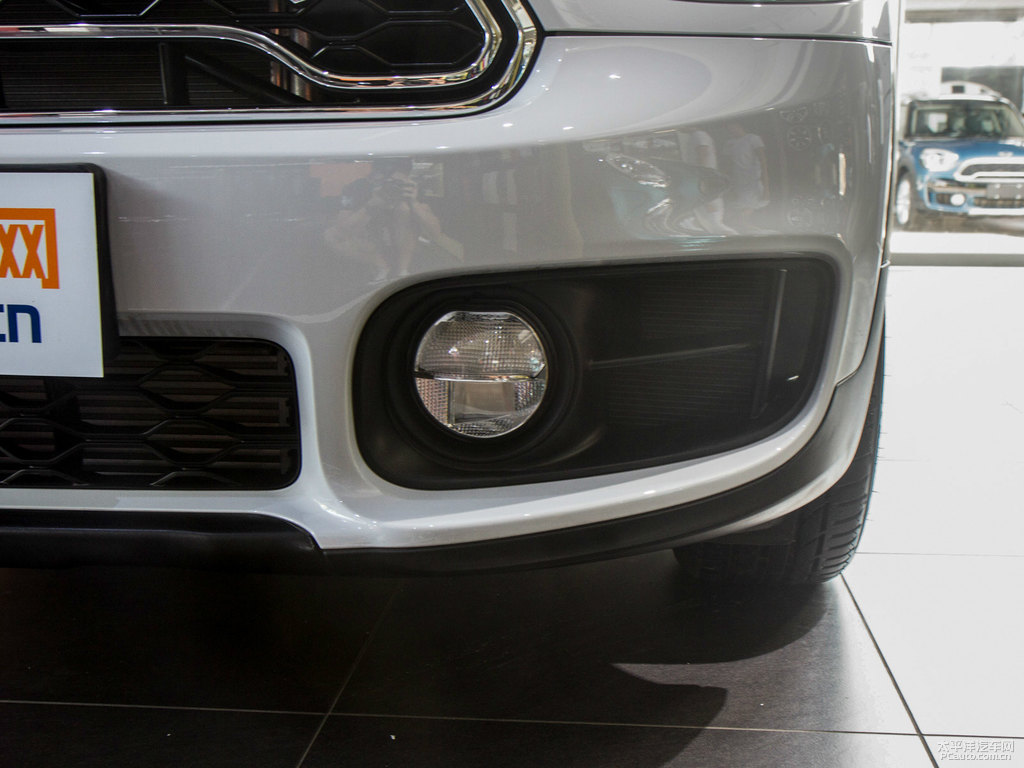 ɫMINI COUNTRYMAN܇^^DƬ