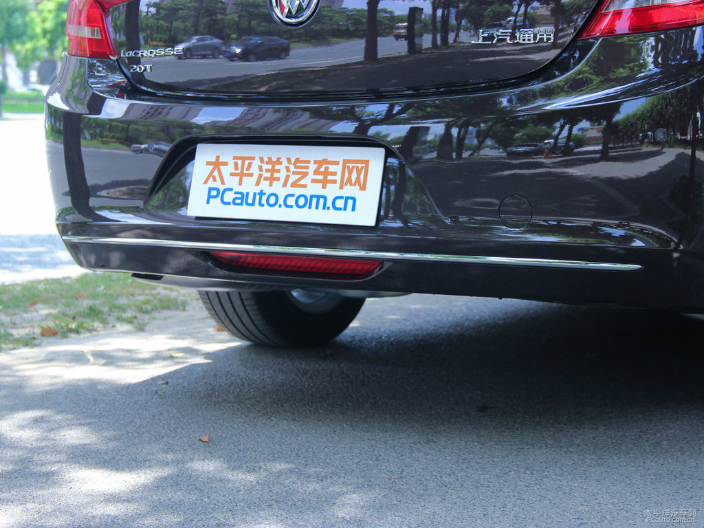 紫檀紅君越車尾外觀圖片