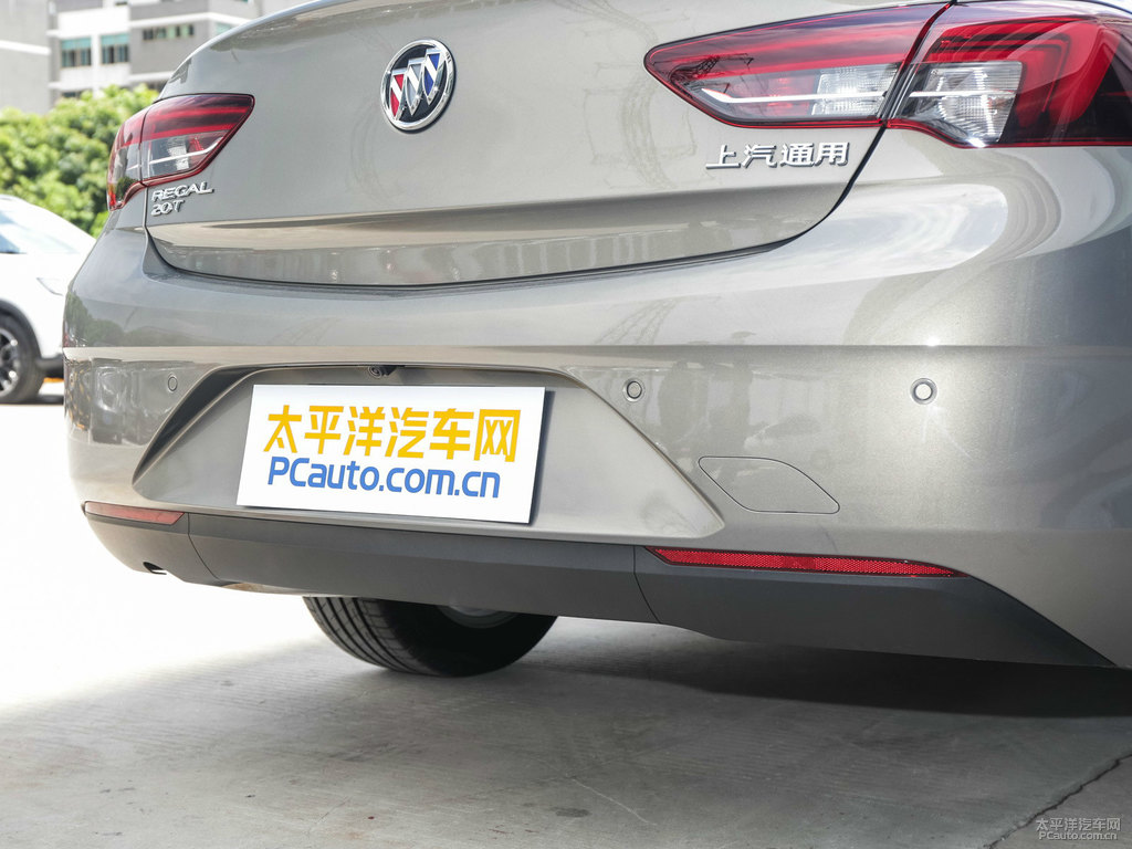 亞麻金君威車尾外觀圖片