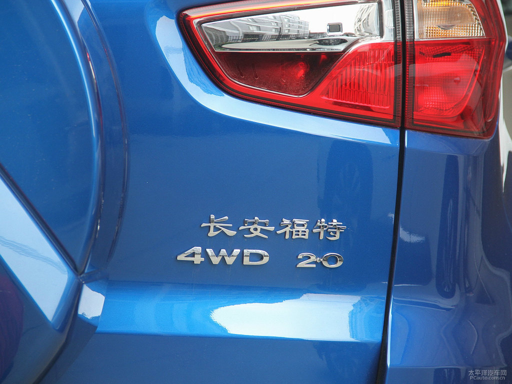 喀納斯藍(lán)翼搏車尾外觀圖片