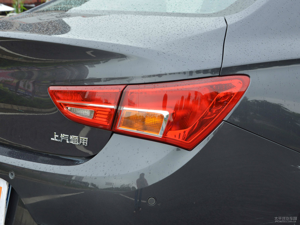 賽道灰威朗車尾外觀圖片