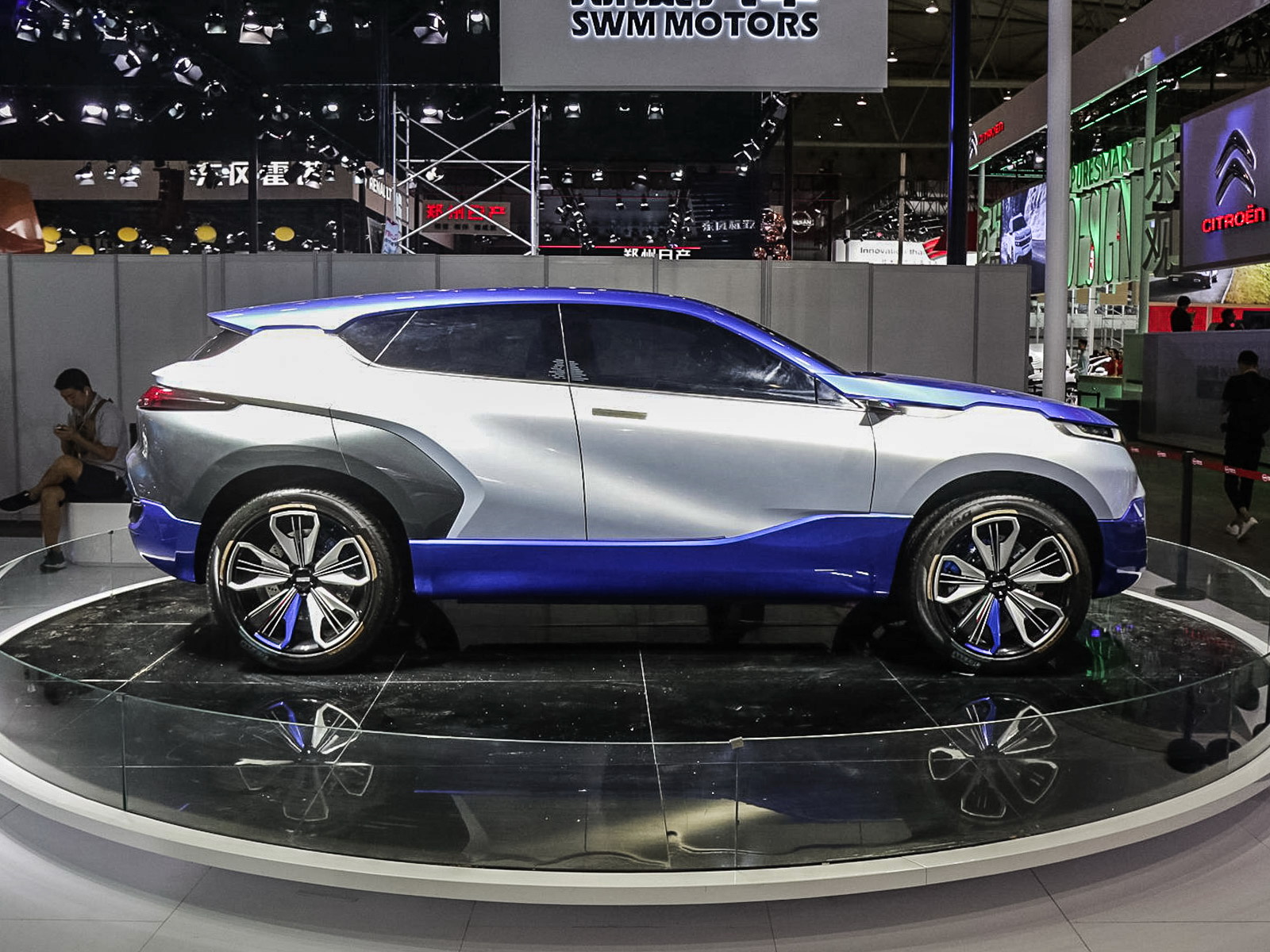 SWM斯威EROE車展高清大圖