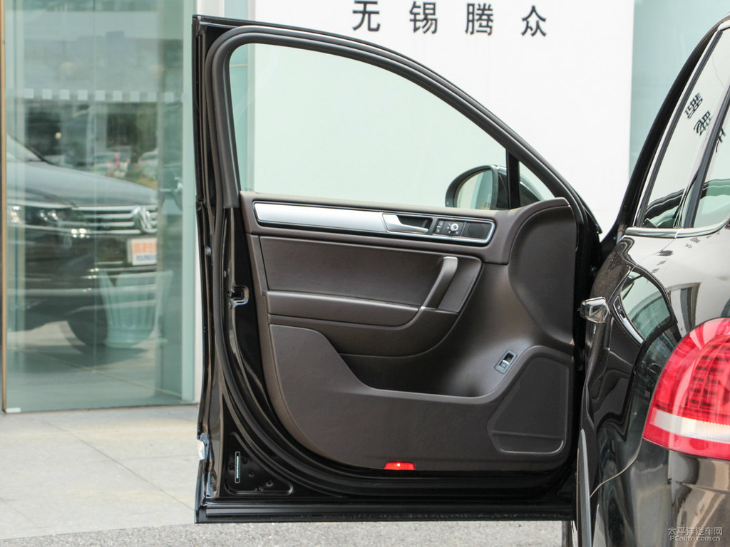 鋼琴黑途銳車廂內(nèi)飾圖片