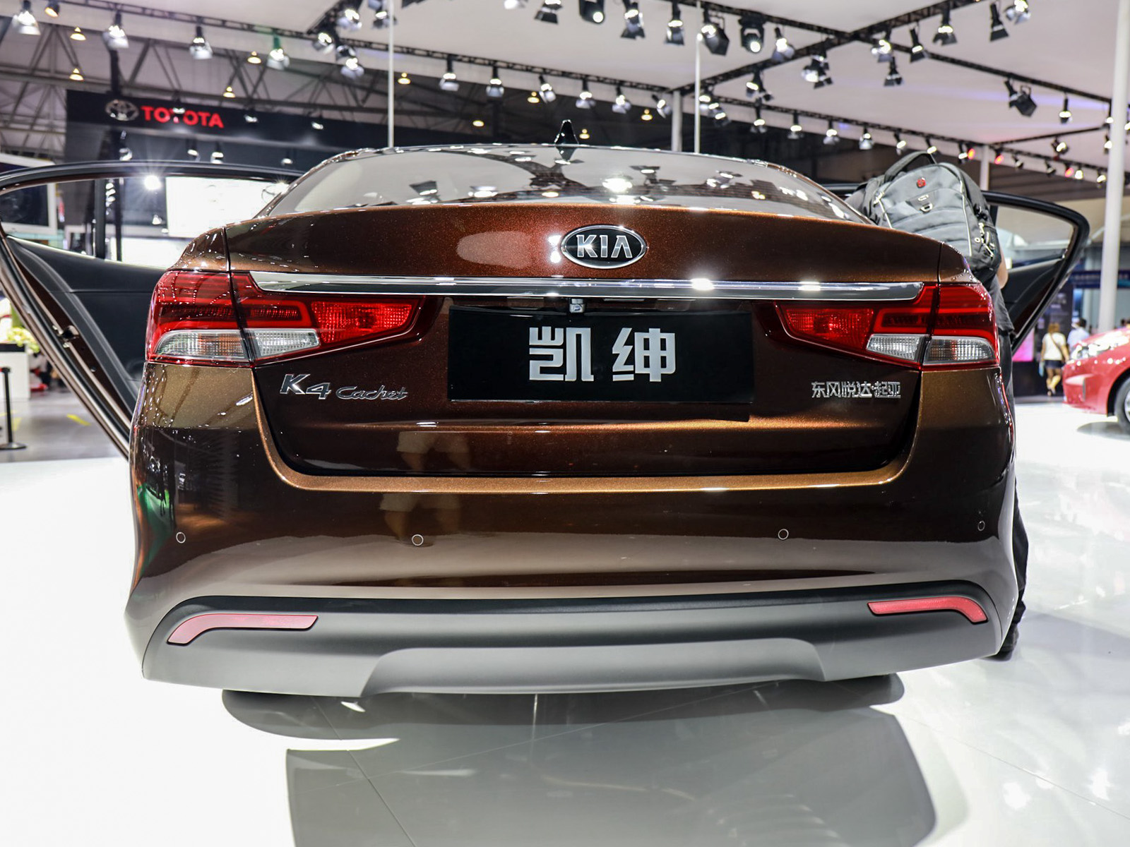 起亞K4車展高清大圖
