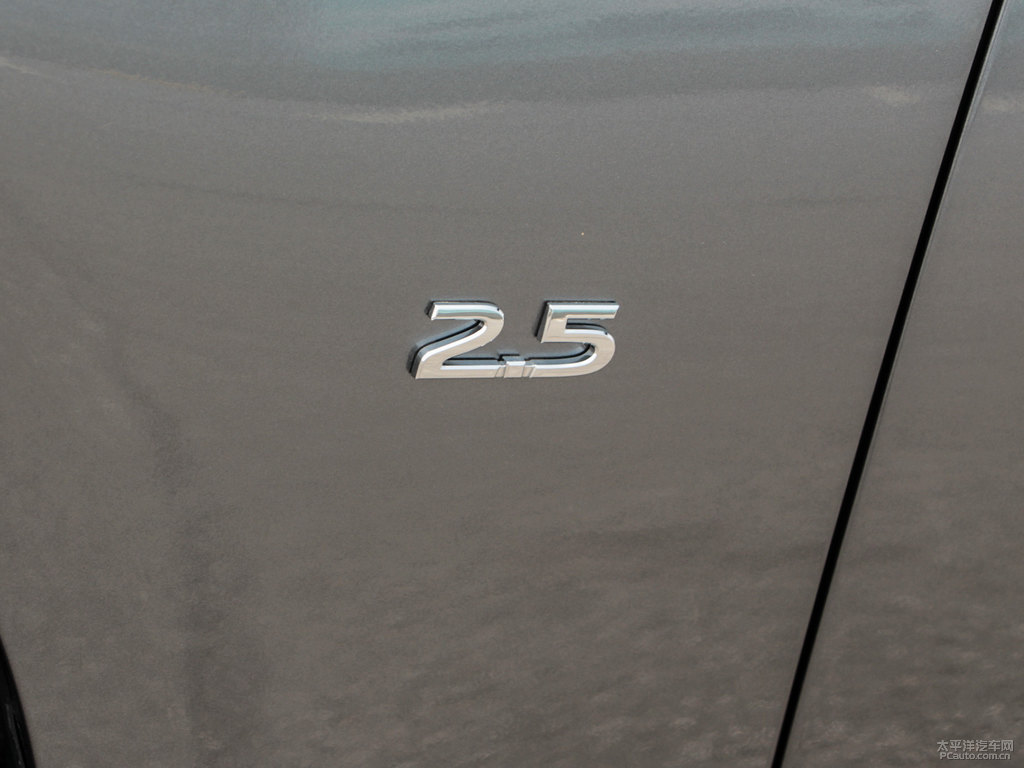 鉑金灰英菲尼迪Q70L車身外觀圖片