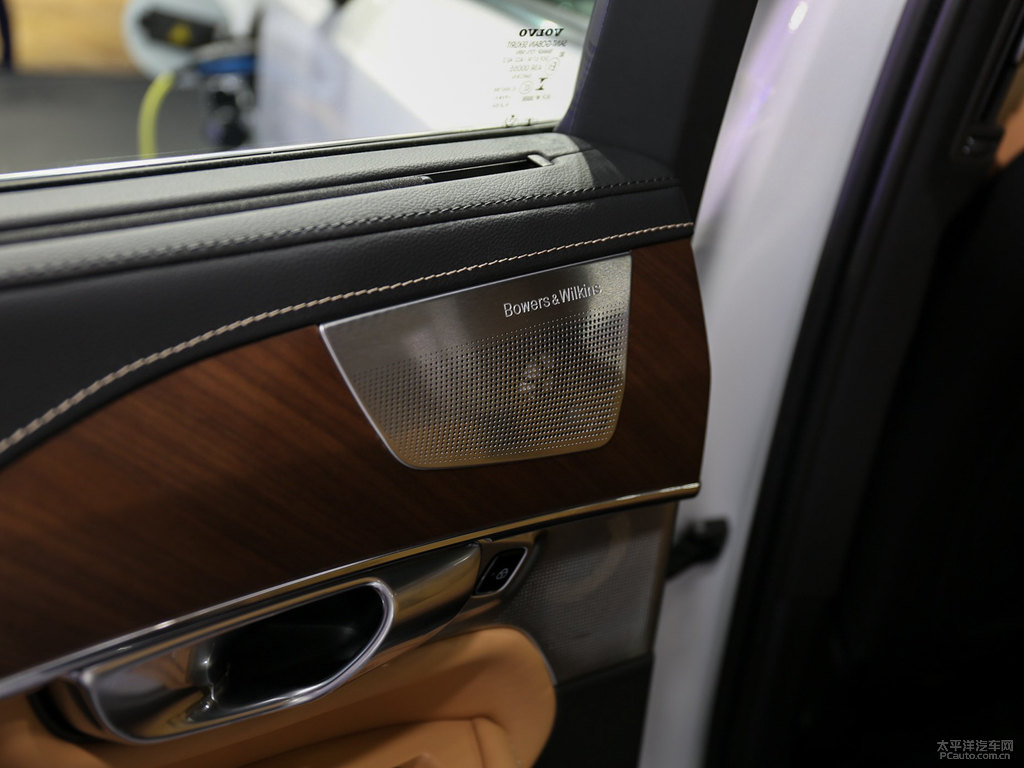 水晶白沃爾沃XC90新能源車廂內(nèi)飾圖片
