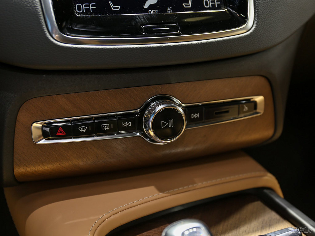 水晶白沃爾沃XC90新能源中控內(nèi)飾圖片