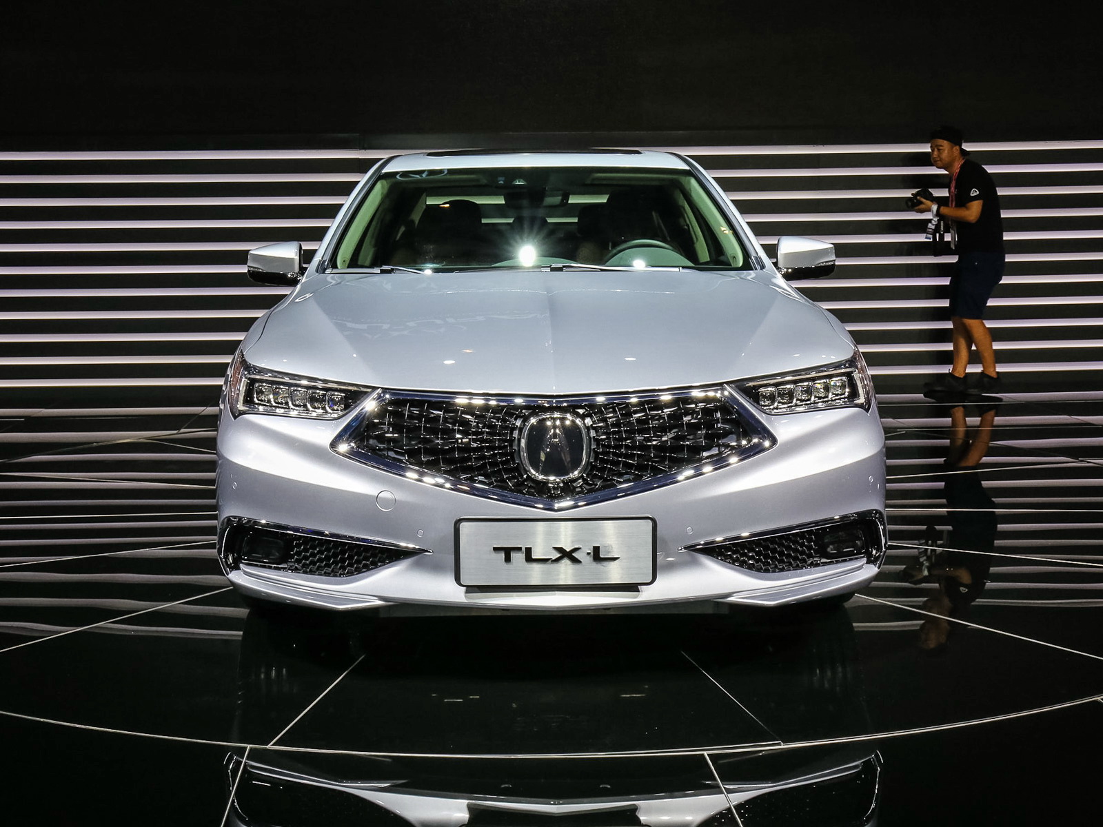 謳歌TLX-L車展高清大圖