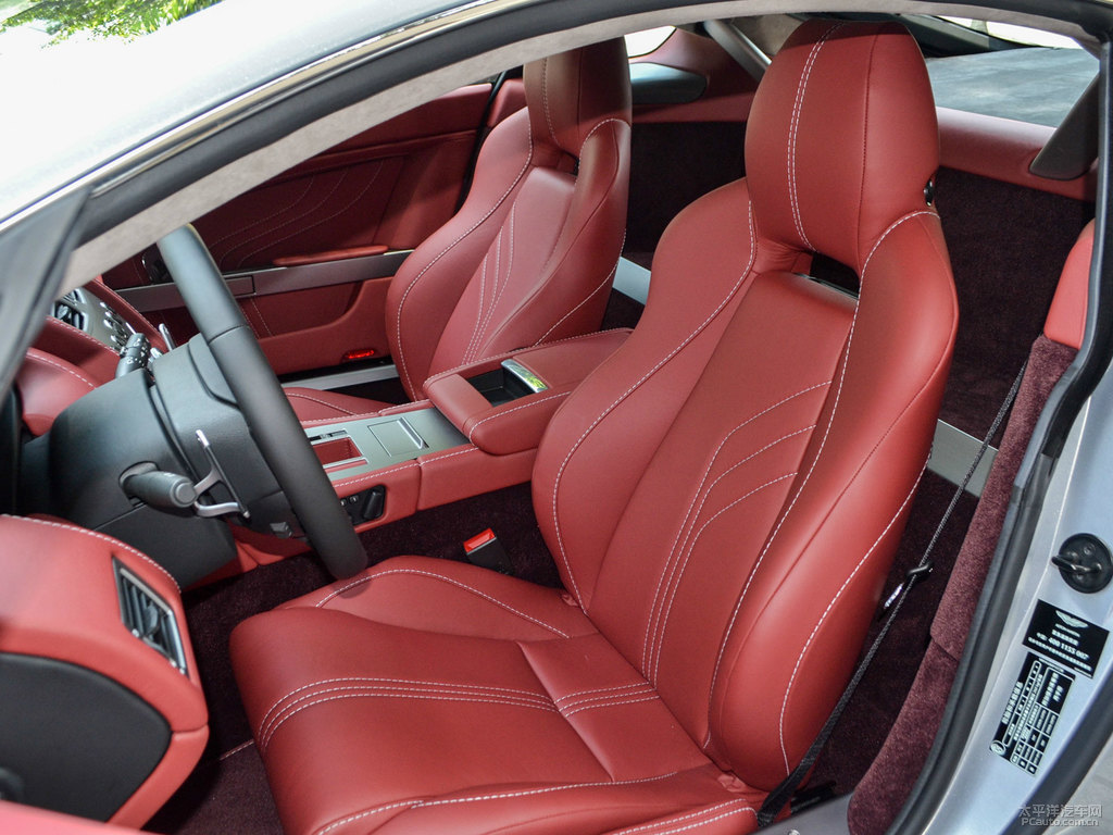 WyV8 Vantage΃DƬ