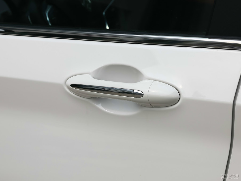 糖果白寶駿510車身外觀圖片