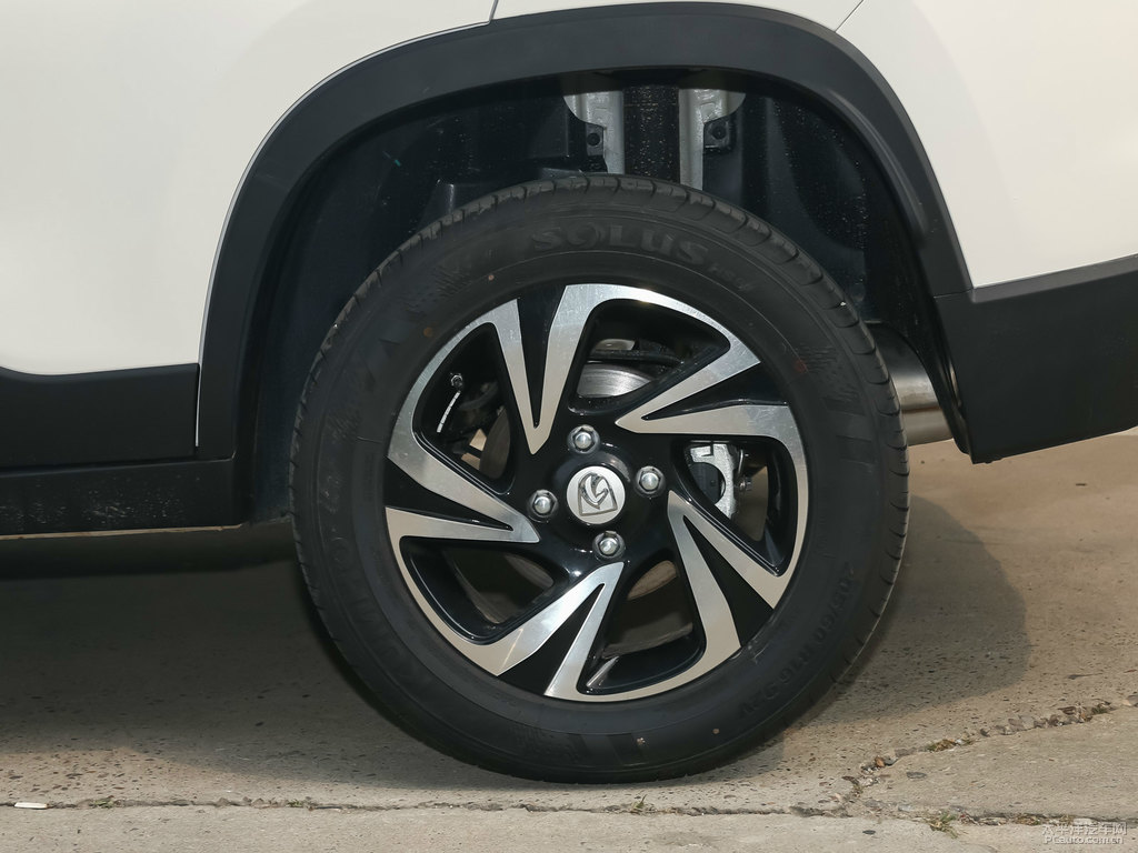 糖果白寶駿510車身外觀圖片