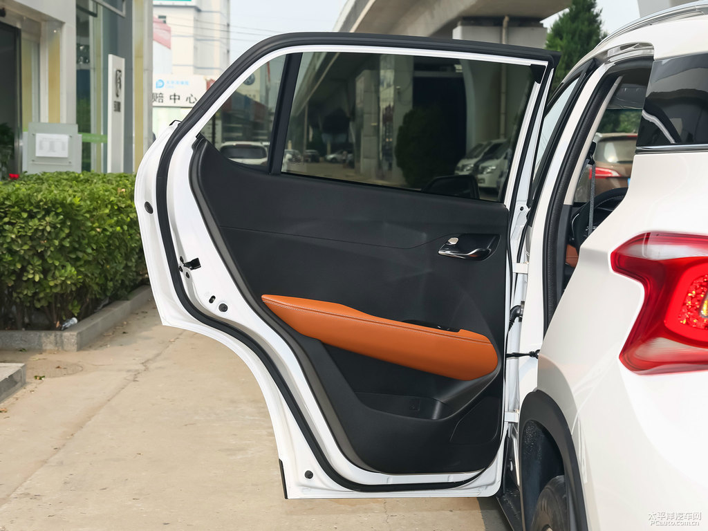 糖果白寶駿510車廂內飾圖片