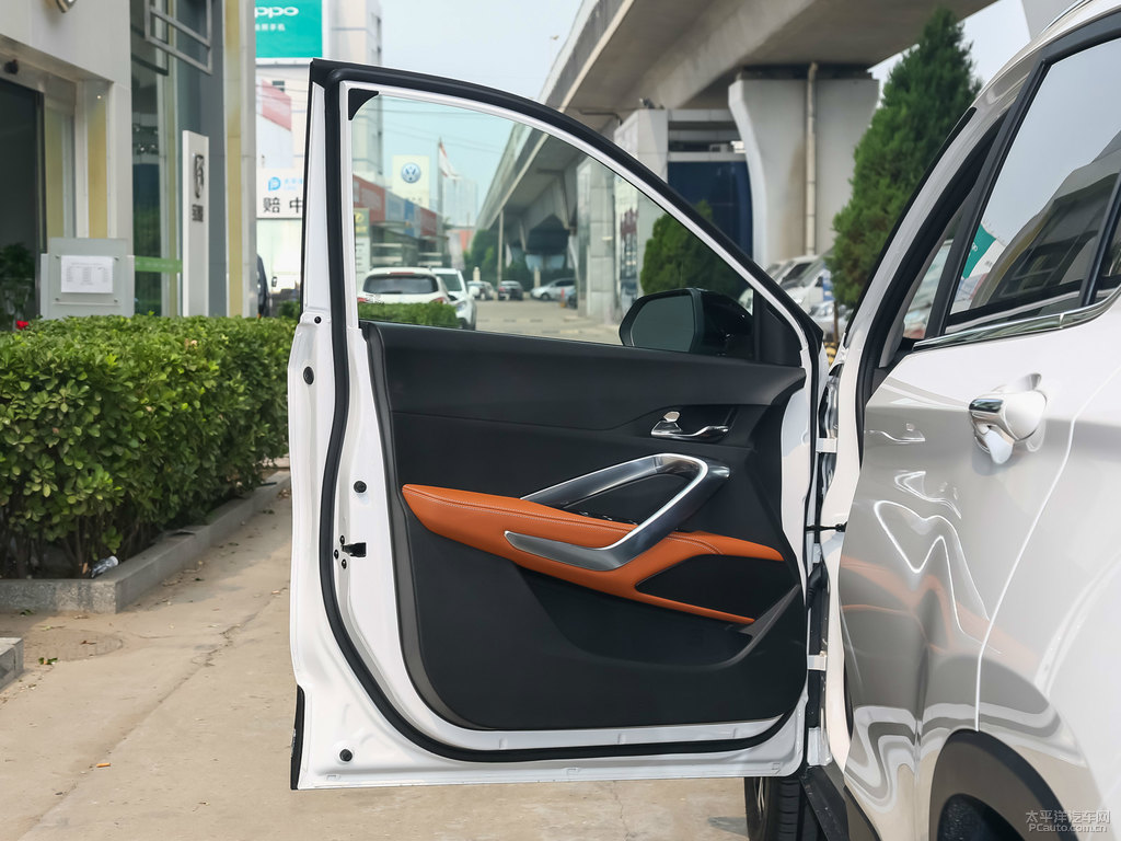糖果白寶駿510車廂內(nèi)飾圖片