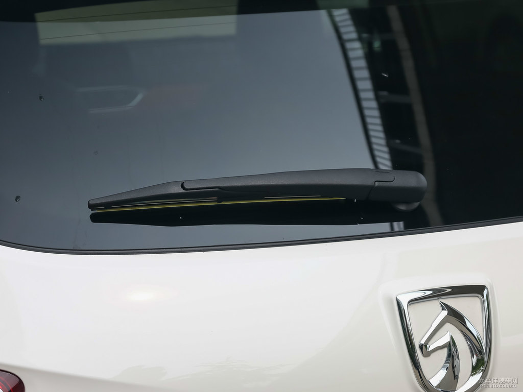 糖果白寶駿510車尾外觀圖片