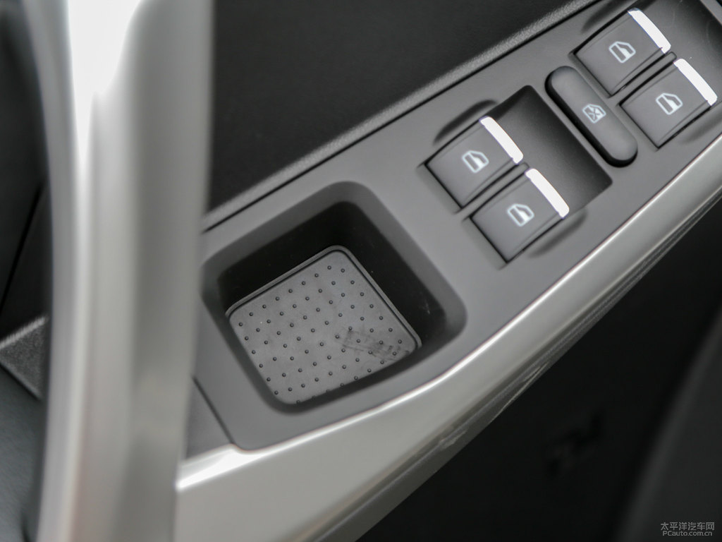 冰川白凱翼X5車廂內飾圖片