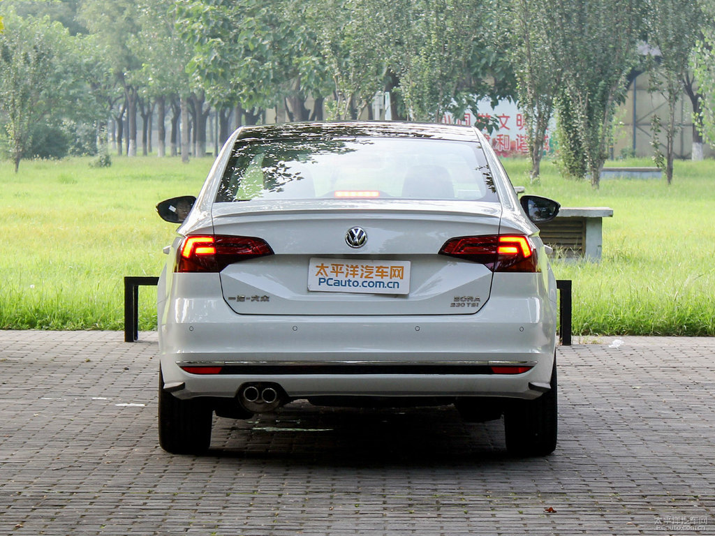 極地白寶來(lái)整車(chē)外觀外觀圖片
