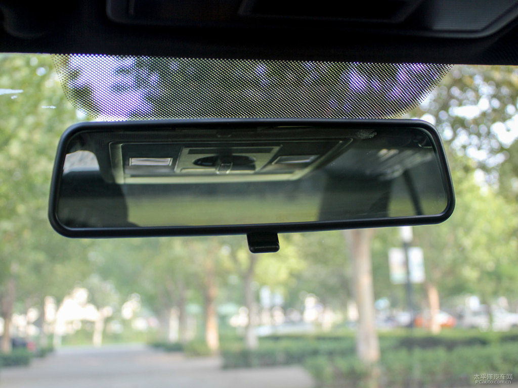 極地白寶來車廂內(nèi)飾圖片