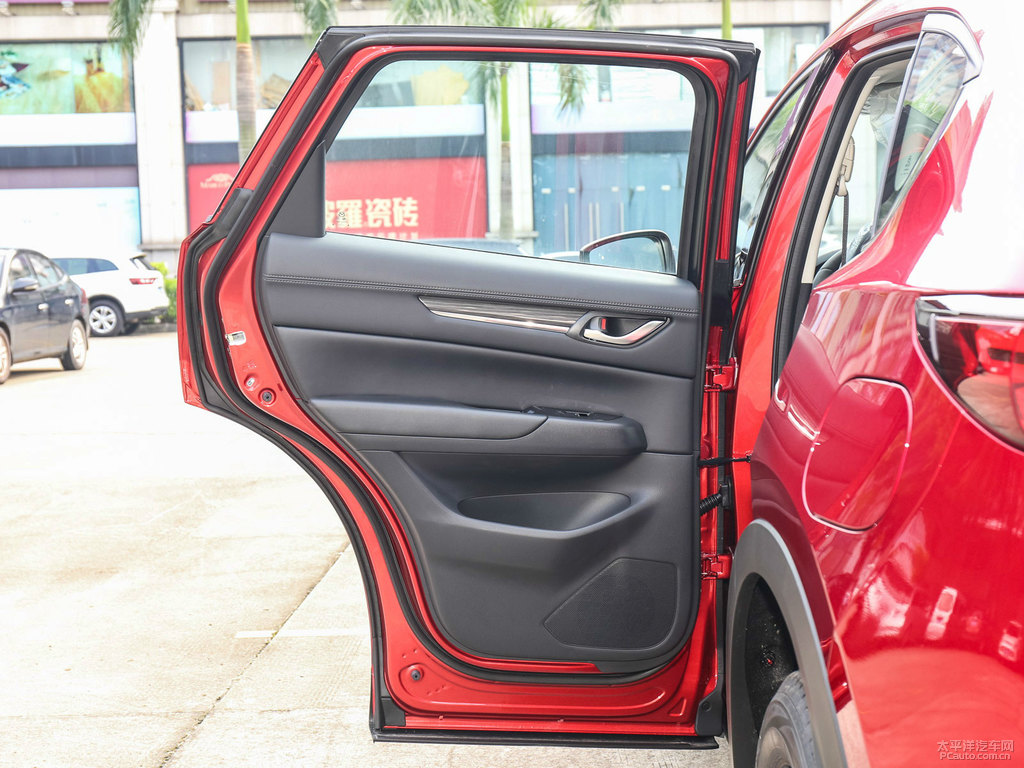 魂動紅馬自達CX-5車廂內(nèi)飾圖片