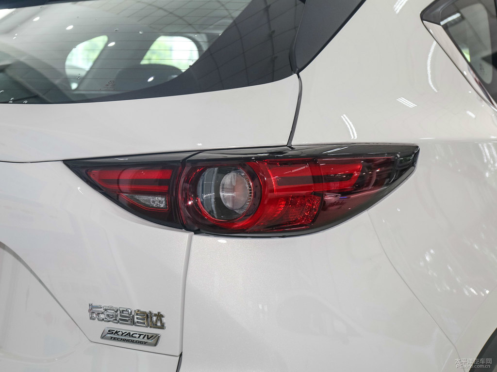 珠光白馬自達(dá)CX-5車尾外觀圖片