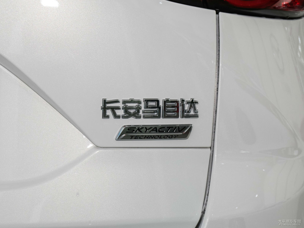珠光白馬自達(dá)CX-5車(chē)尾外觀圖片