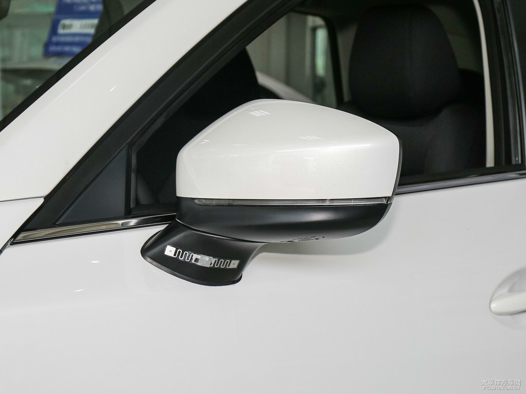 珠光白馬自達(dá)CX-5車身外觀圖片