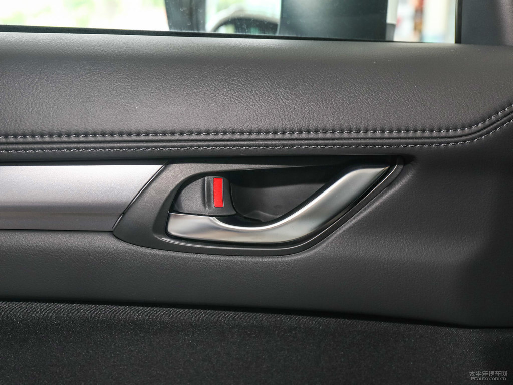 珠光白馬自達(dá)CX-5車廂內(nèi)飾圖片